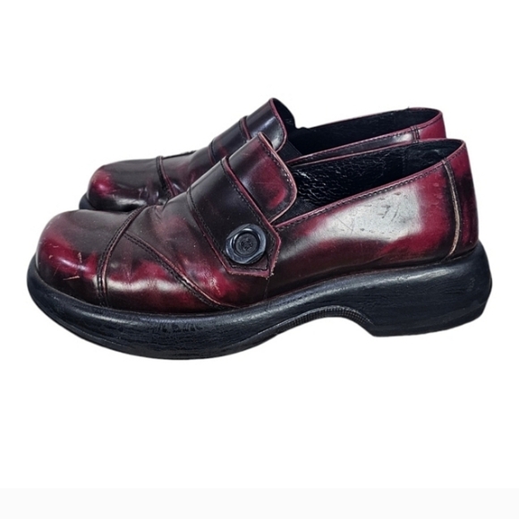 Dansko Cordovan Patent Leather Loafer Sz 41 Red Chunky Sole Criss Cross Button - Picture 6 of 10